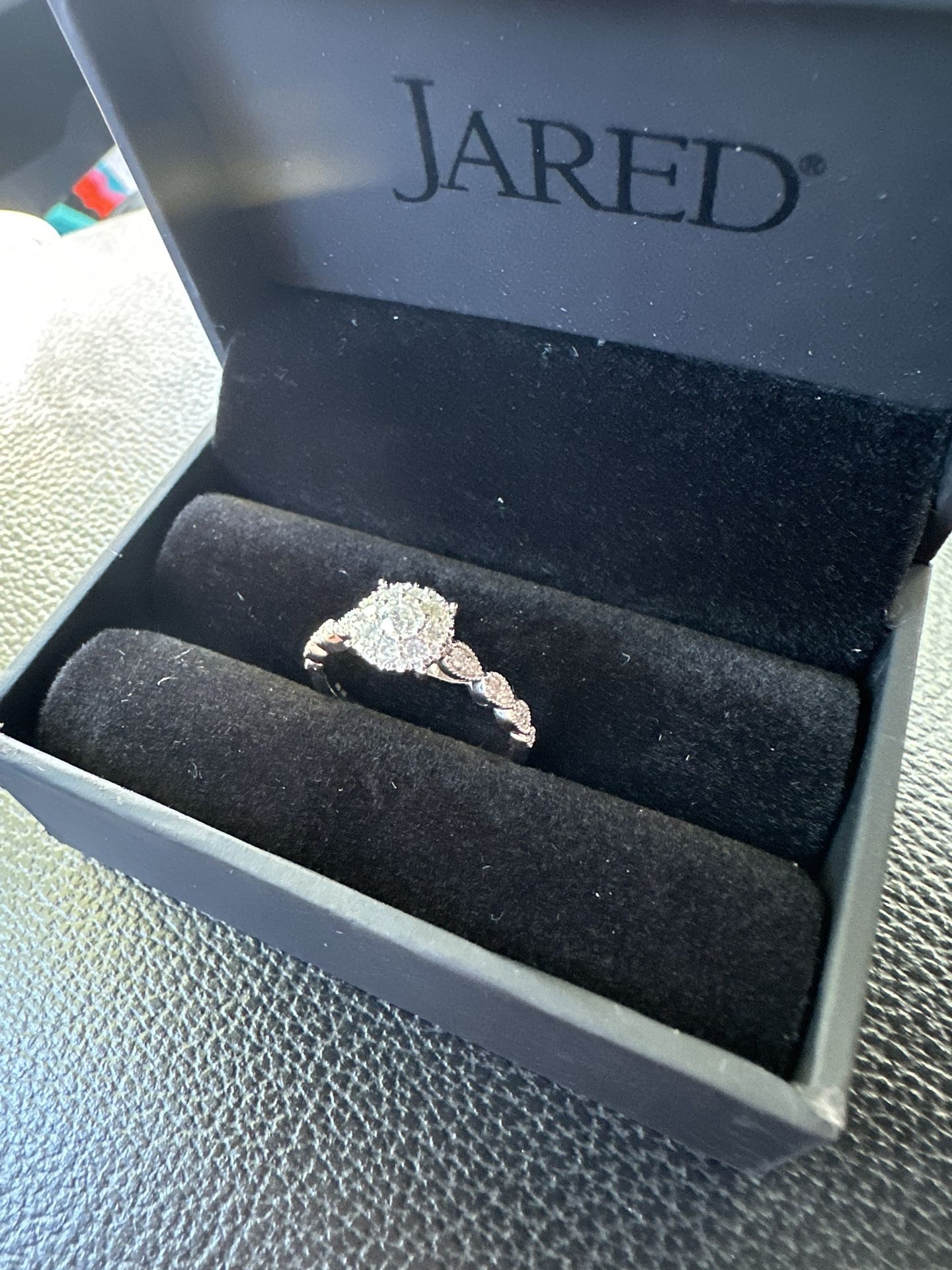Diamond engagement Ring