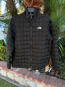 Women’s The North Face Black Puffer Jacket, size Large