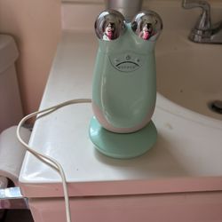 NuFACE Trinity Facial Toning Kit in Seafoam Green