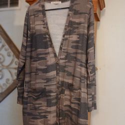 Womens Large Boutique Camo Cardigan With Buttons