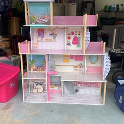 Beachside Barbie Mansion