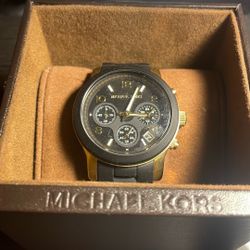 Stunning Michael Kors Runway Chronograph Watch (MK5191) - Black & Gold