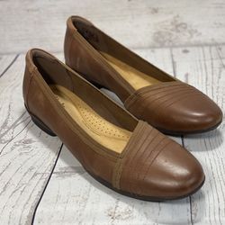 NWT Women’s Clarks Tan Leather Ballet Flats Size 10 