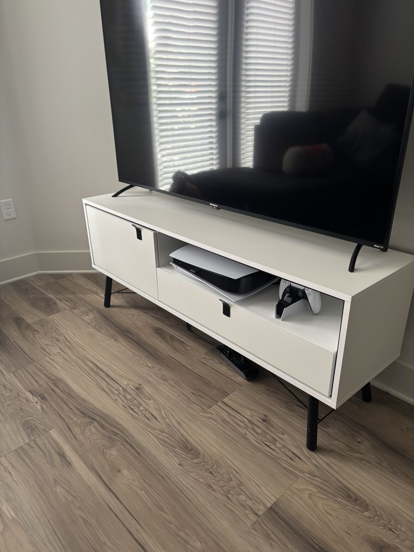 TV Stand White With Drawer And Cabinet