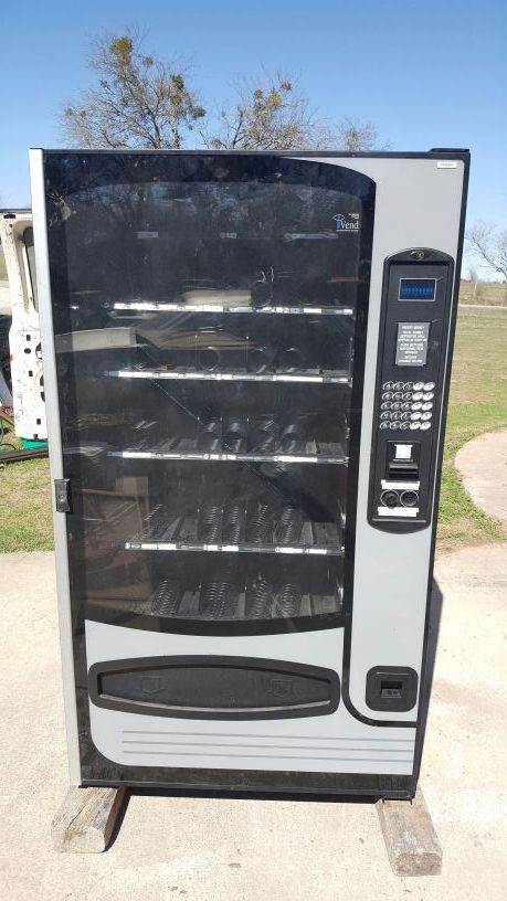WITTERN MODEL 3160 DIGITAL SNACK VENDING MACHINE