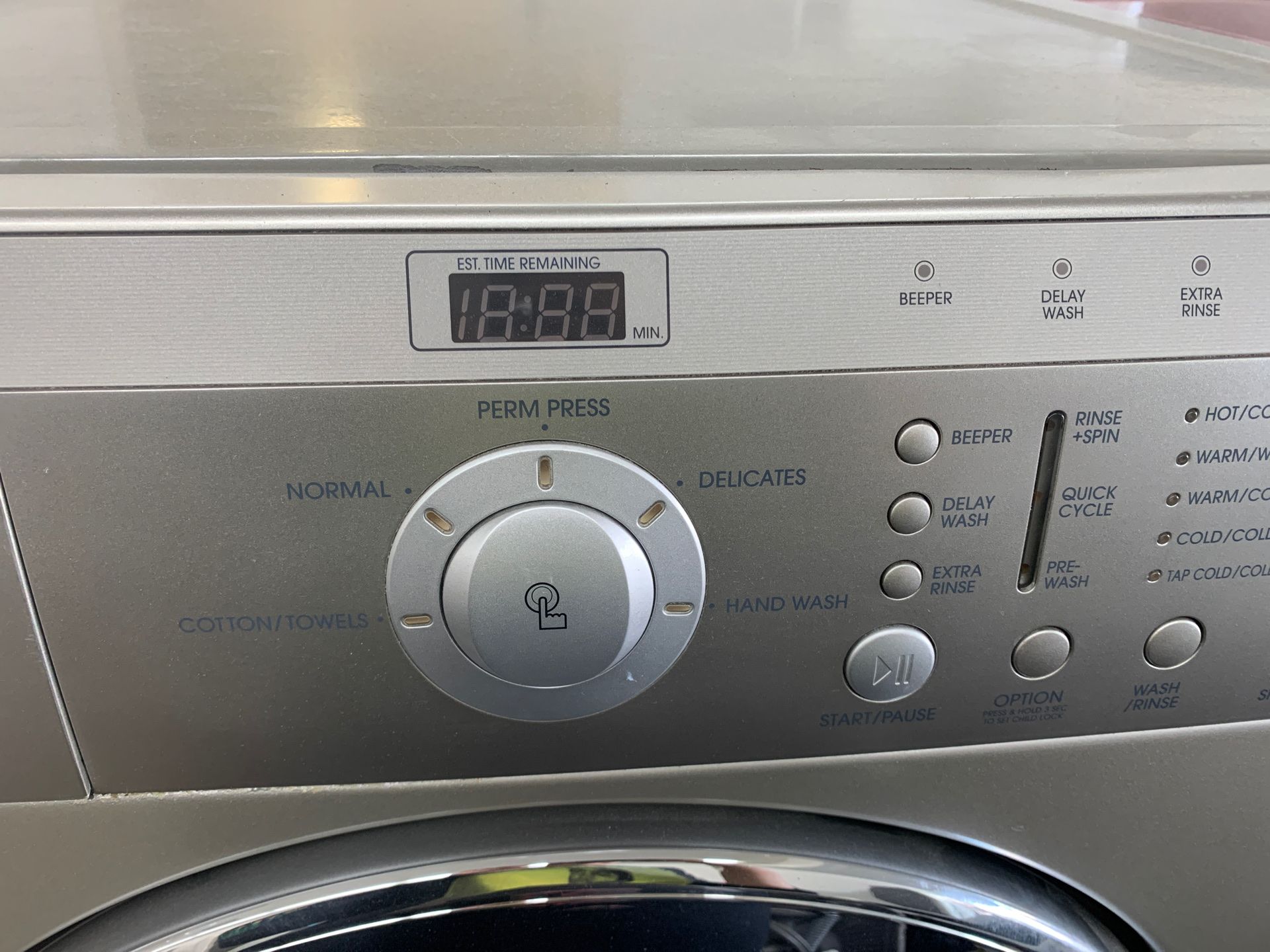 LG TROMM FRONT LOAD WASHER ON PEDESTAL for Sale in Los Angeles, CA