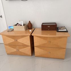Modern Light-Wood Nightstands (Set of 2) – Excellent Condition