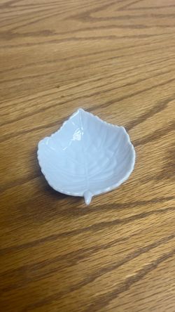 White Ceramic Leaf-Shaped Dish