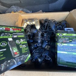 2x CronusMax PLUS + 16 Wired PS4 Controllers