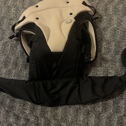 Adjustable baby carrier