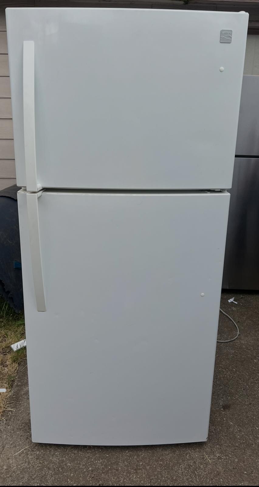 Kenmore refrigerator in excellent condition 🧊