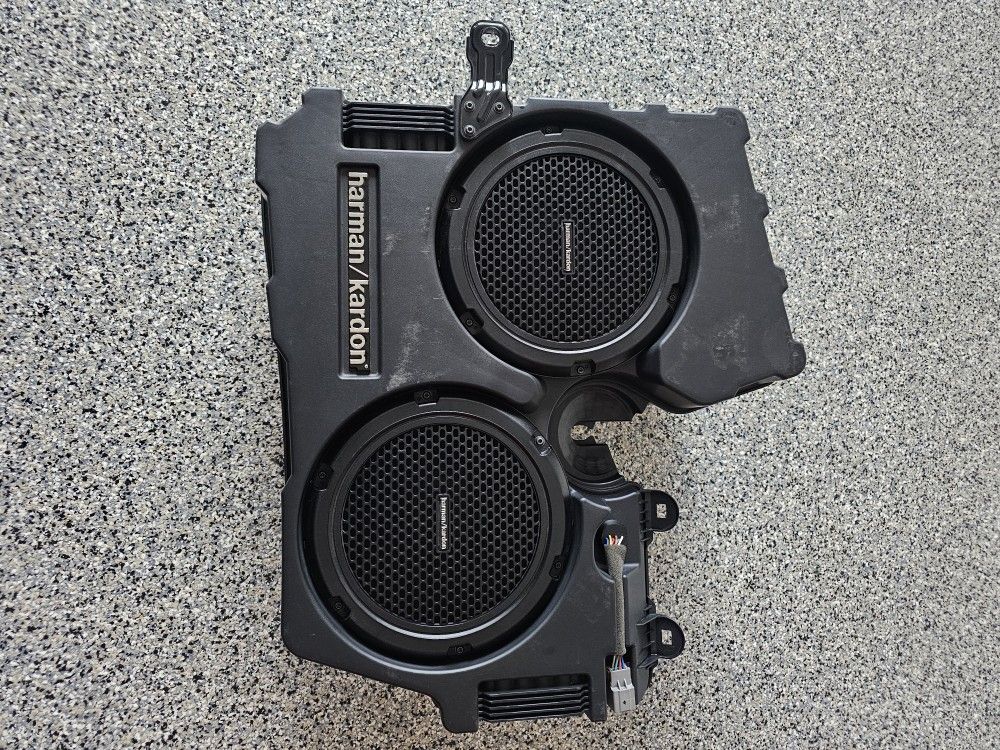 CHALLENGER HARMAN/KARDON SUBWOFFER