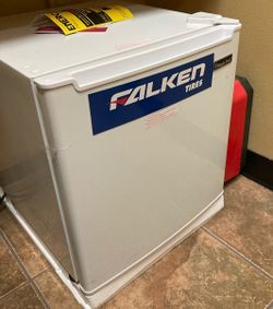 Magic Chef Mini Fridge