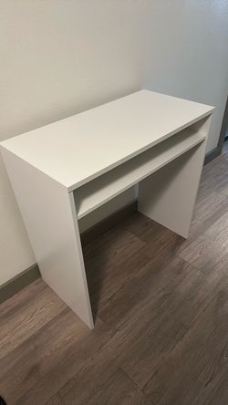 White target desk- free