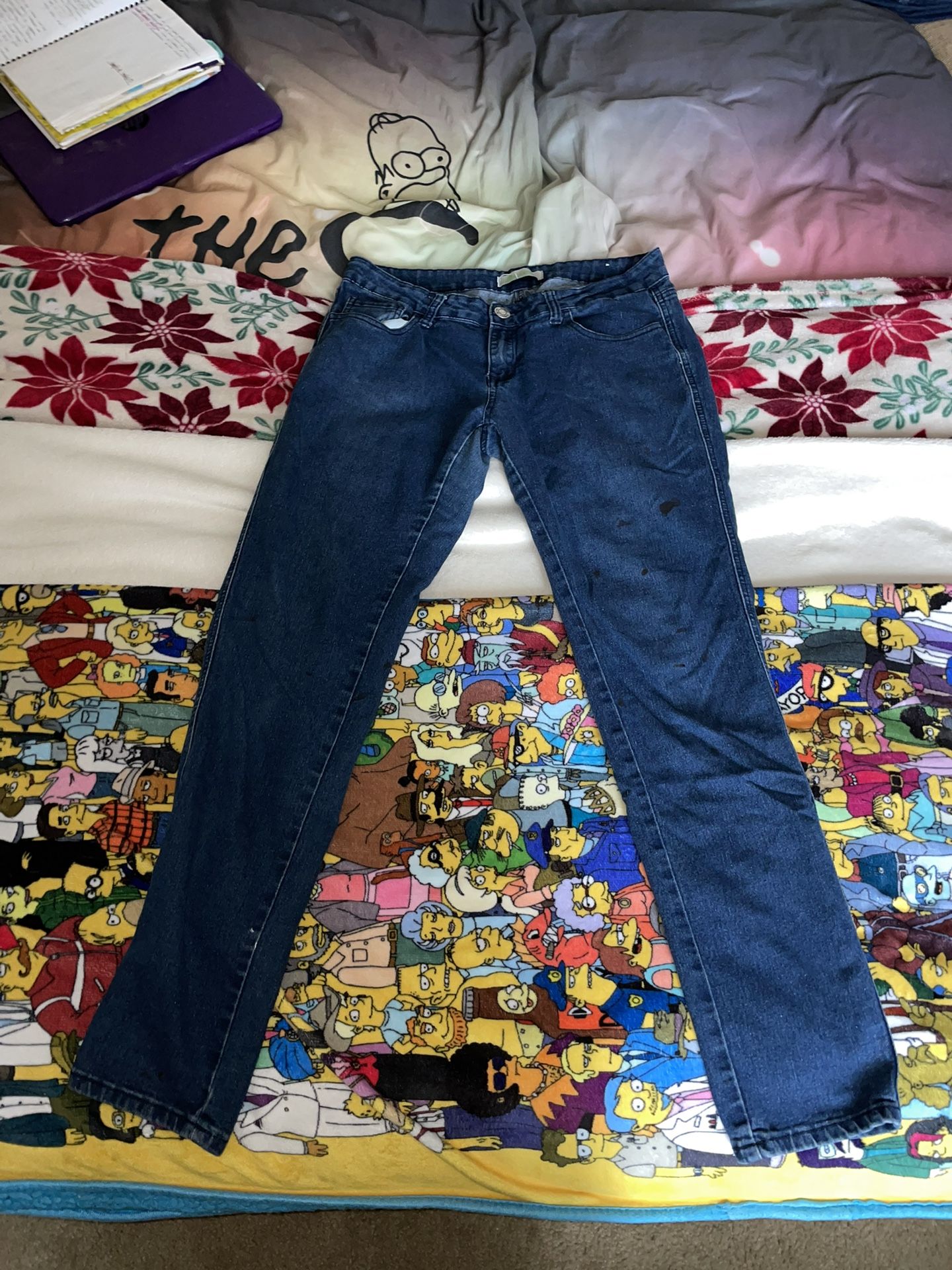 Navy blue skinny jeans with a grunge vibe #grunge