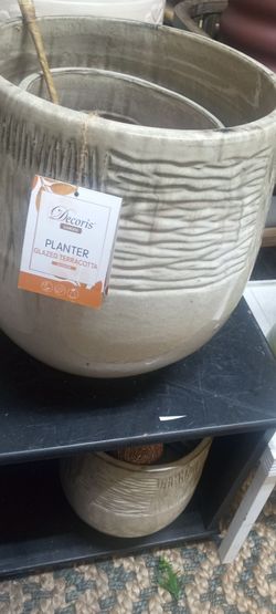 New 3PC TERRACOTTA GARDEN PLANTERS