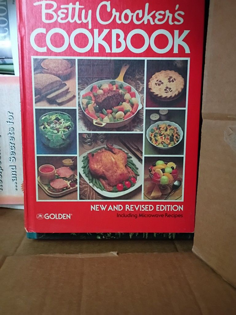 Betty Crocker 1981 Vintage Cookbook Great Shape