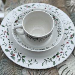 Christmas Dishes: 11 Glass Place Settings