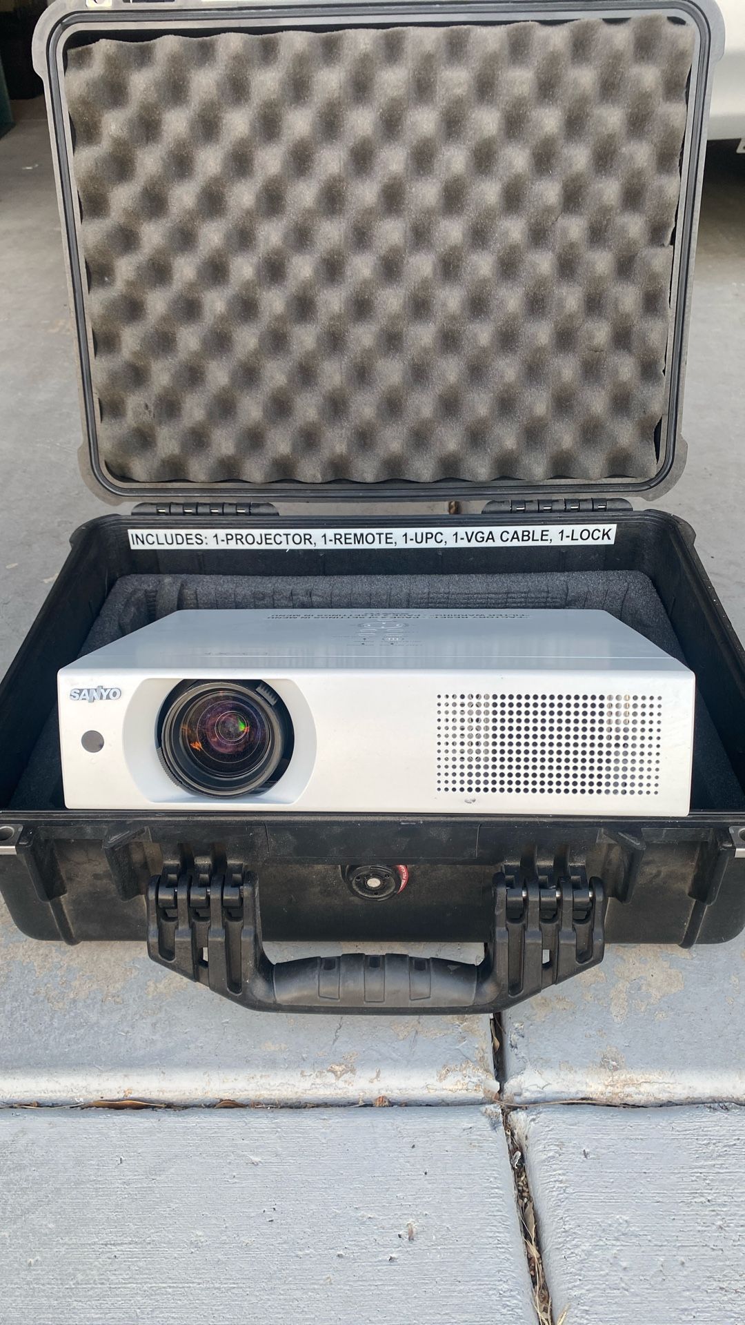 Sanyo PLCXU106 300-Inch 1080p Front Projector - White Computer Projector