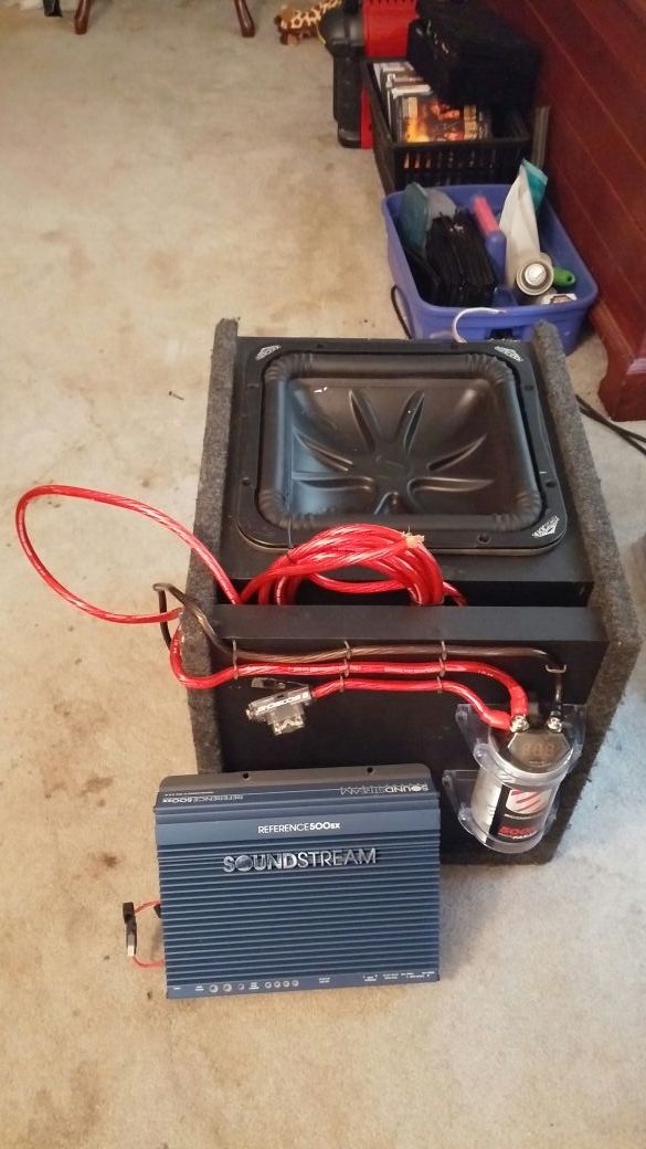 12 inch kicker solo baric L5 subwoofer w/box + amp for Sale in Everett