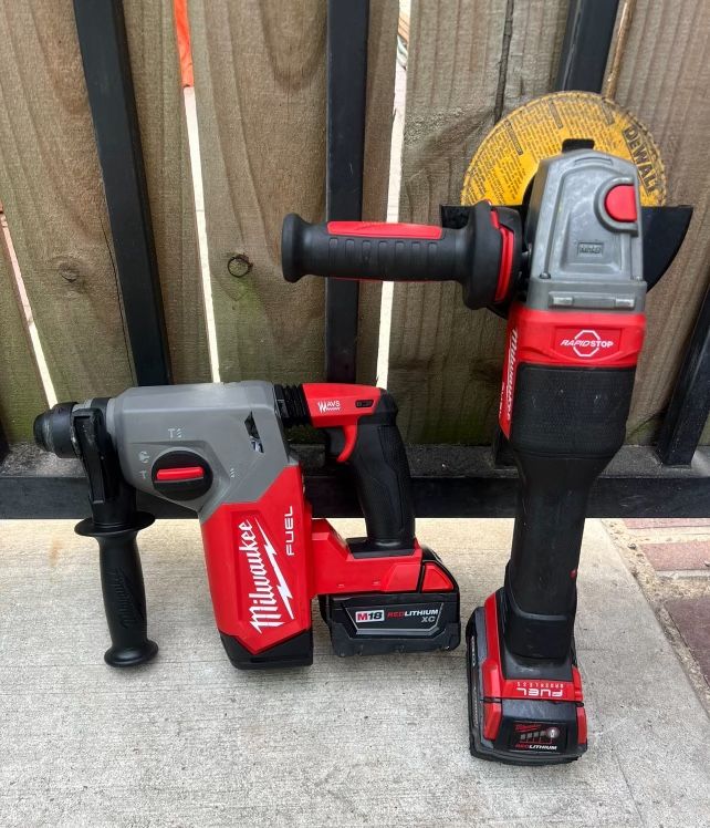 M18 FUEL 18V  1 in. SDS-Plus Rotary Hammer/FUEL GRAINA