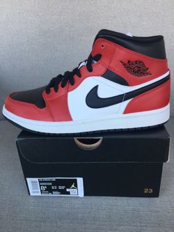 Jordan 1 Mid Chicago Toe