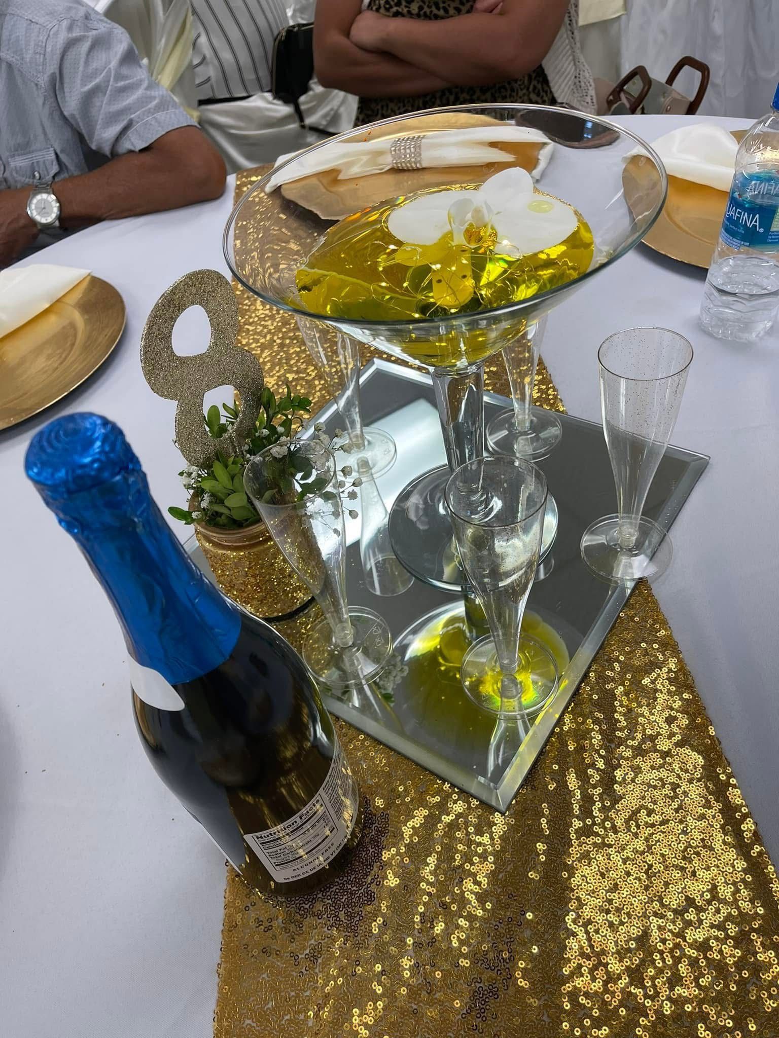 Large Martini Glass For Centerpieces