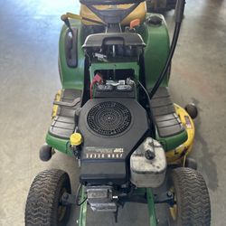 John Deere Lt133