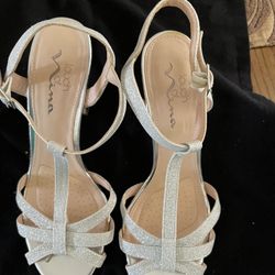 Women’s “ NINA “ SILVER SANDALS , 7,5m