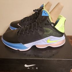 **Brand New** Men LeBron XIX Low Sneakers Size 12