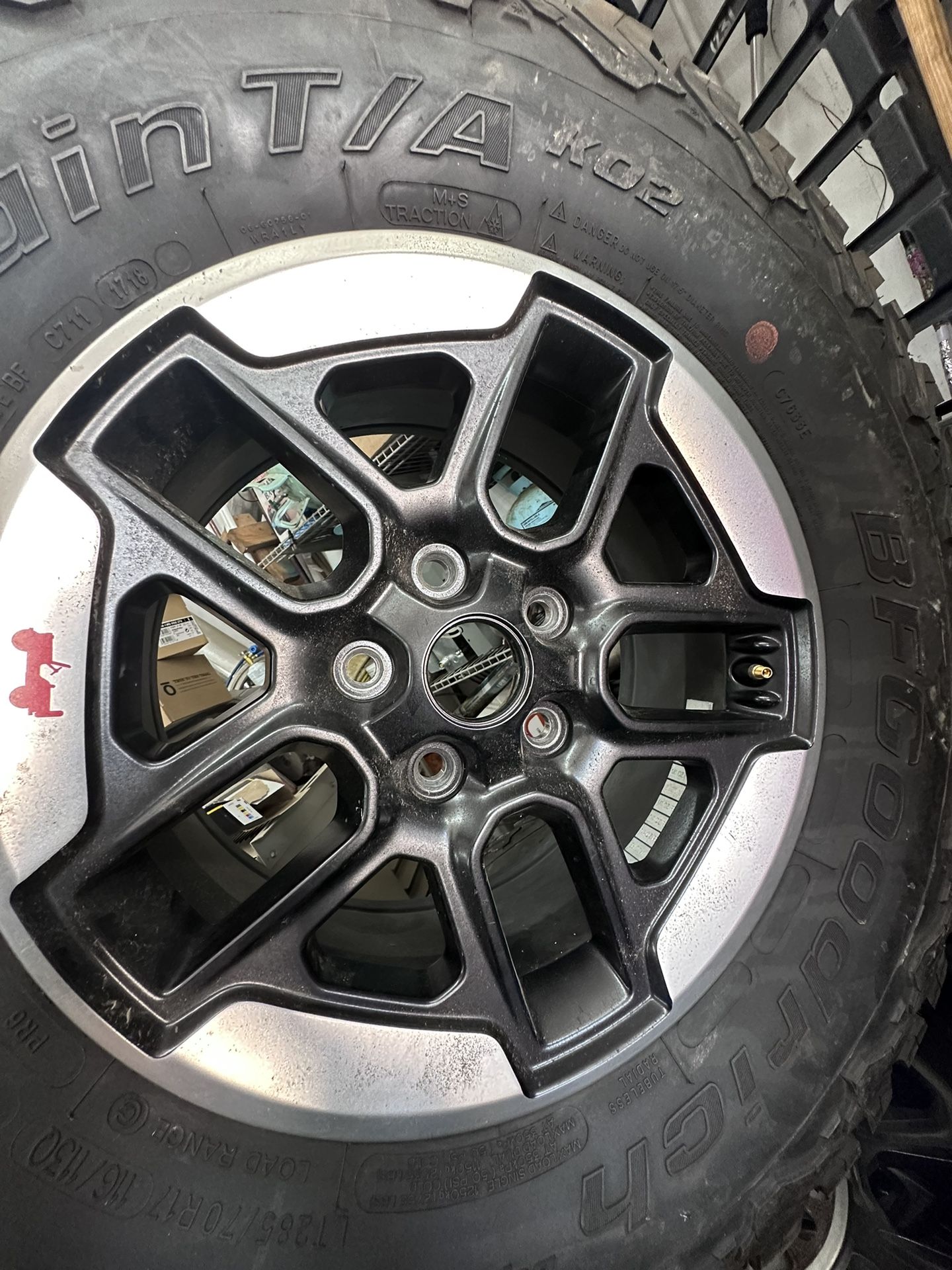 Jeep Wheels And Tires 287/70/17R for Sale in Loveland, CO OfferUp