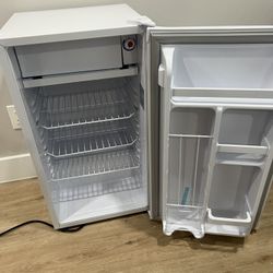 Levela Mini Fridge