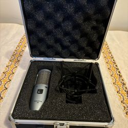 AKG Perception 200 Condenser Microphone