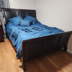 Queen size bedroom set