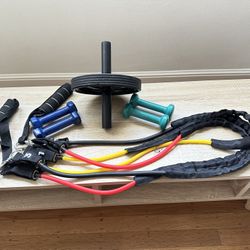 2 set of 1 lbs weight, 3 resistent bands, and Ab Rollers