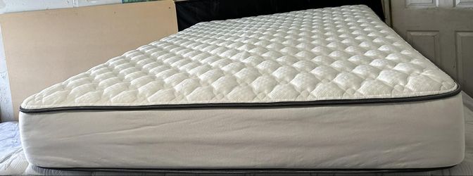 Queen Size Mattress (Colchón Queen Size)