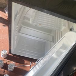 GE Appliance Mini Fridge
