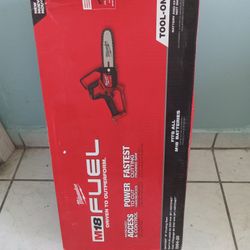Milwaukee
M18 FUEL 18-Volt Lithium-Ion Brushless Battery 8 in. HATCHET Pruning Saw (Tool-Only)