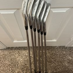 Tommy Armour 845s Irons 4-9