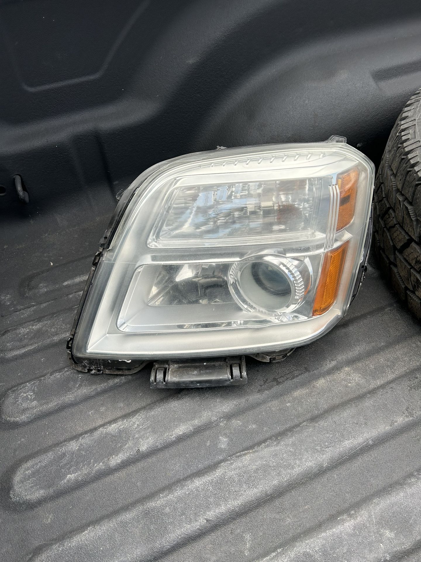 2012 GMC Terrain Headlight Set 