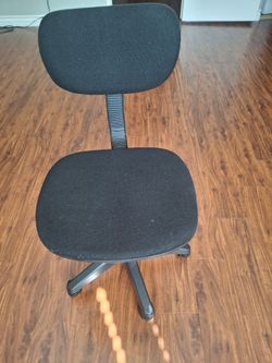 Minimalist Black Desk Chair / Office Chair (No Armrests)