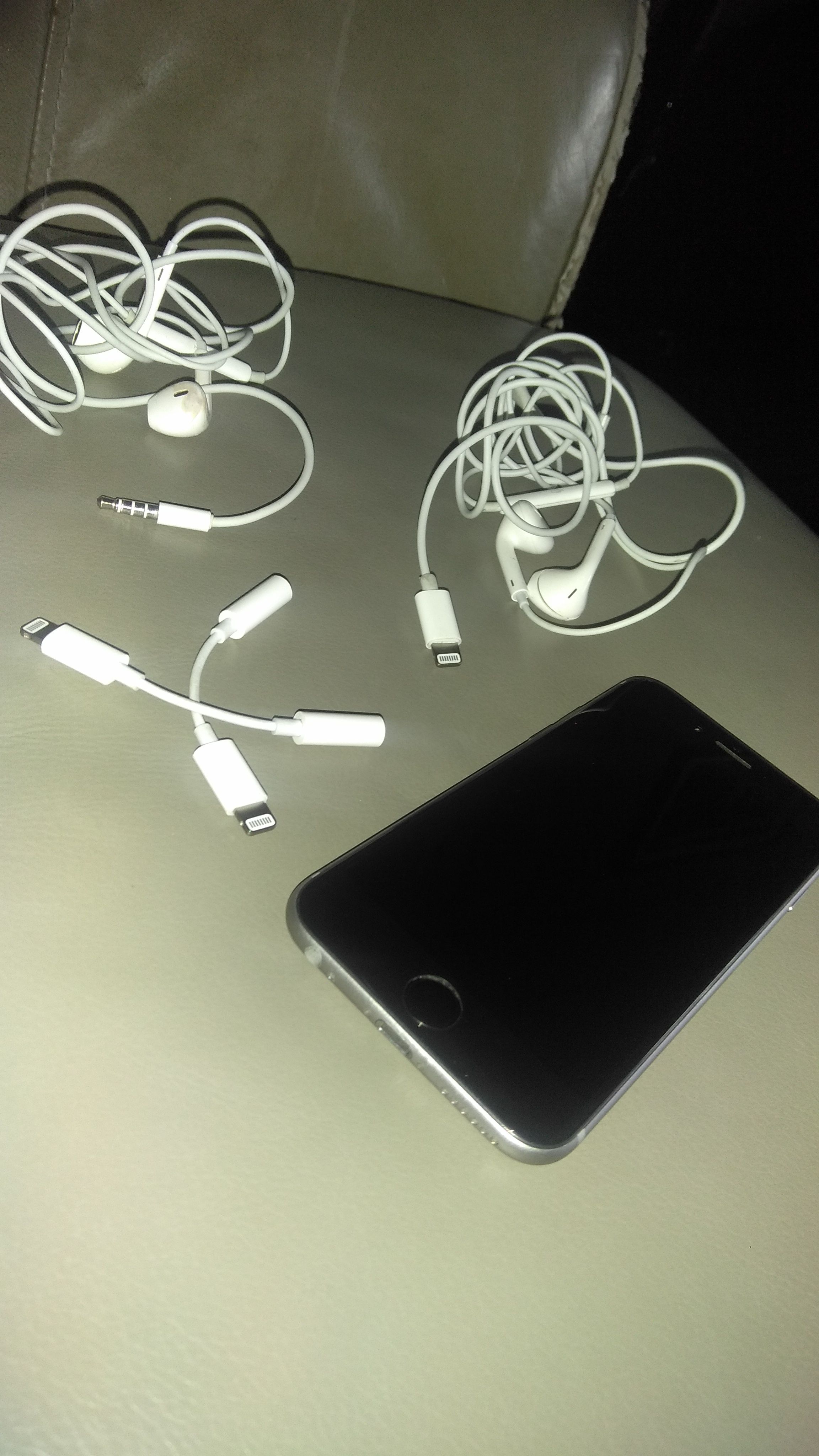 IPhone 6 locked plus two headphone and two Lightning Jack