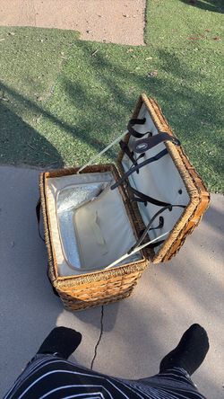 Wicker Picnic Basket with Insulated Lining
