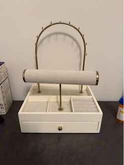 Jewelry organizer