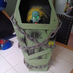 Vintage Gemmy Screaming Coffin Zombie Animated Halloween Prop Decor