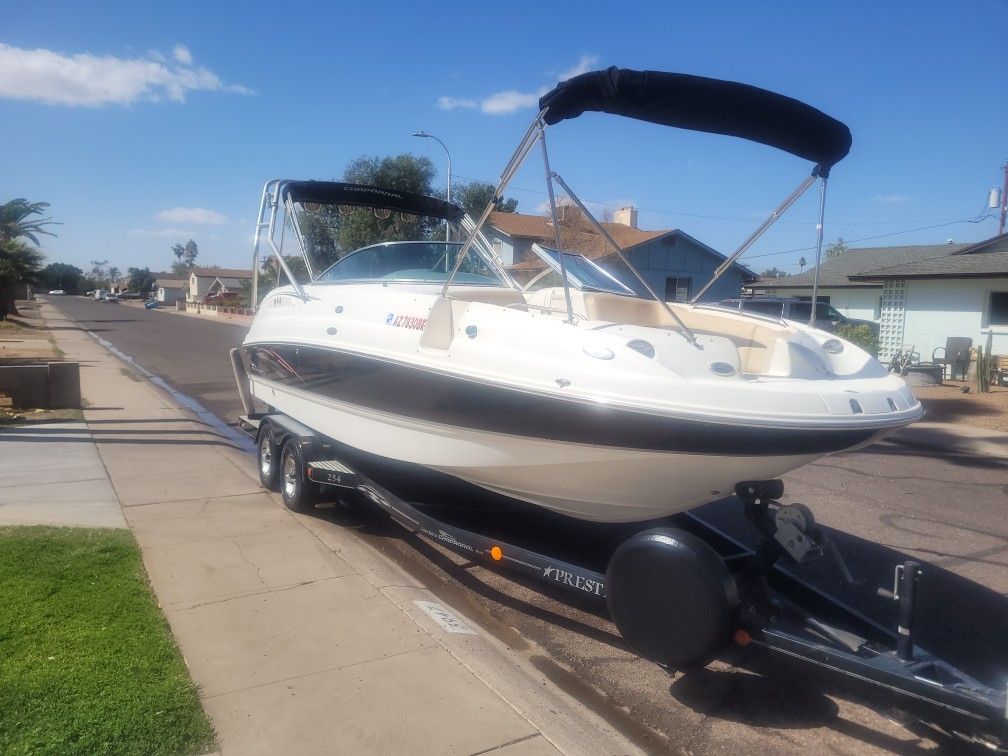 Chaparral Sunesta 254 With 5.7 Mercruiser 2004