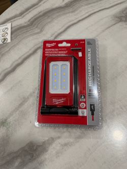 📌Milwaukee 500 Lumen USB-C Rechargeable Low-Profile Magnetic Task Light) 👉PRECIO FIRME 👉$50
