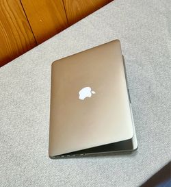 Apple MacBook Pro 13” Retina i5/8GB/256GB SSD $180