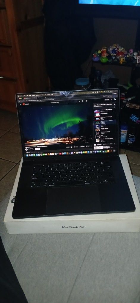 MacBook Pro 16inch 36gb Ram Macos Sequoia 15.6