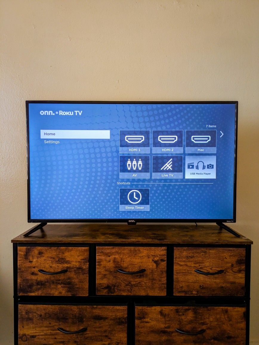 ¡Televisor onn. 43" 4K UHD Roku Smart TV Casi Nuevo !